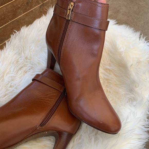 Tory Burch Bristol bootie. - Picture 5 of 6